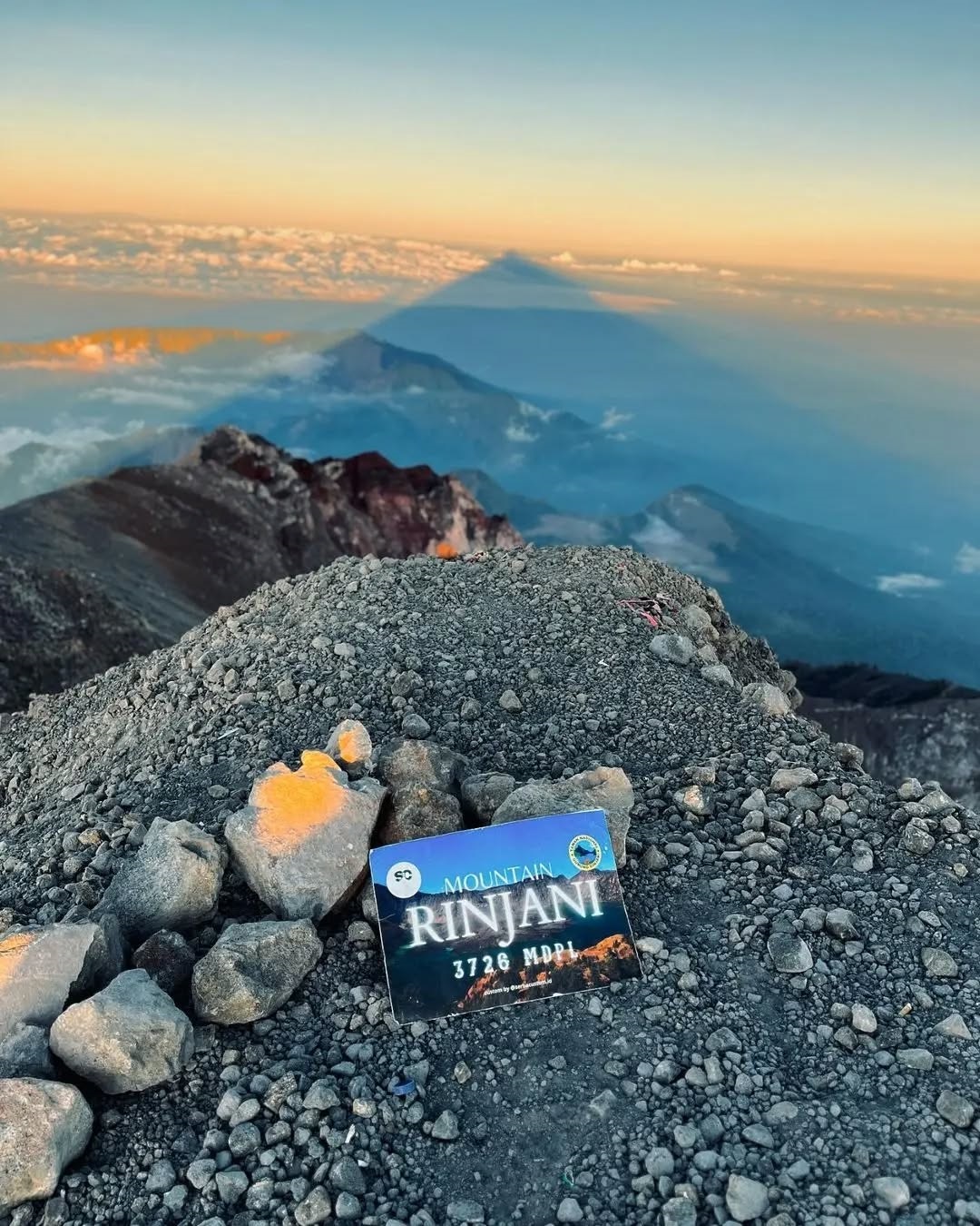 林贾尼火山湖